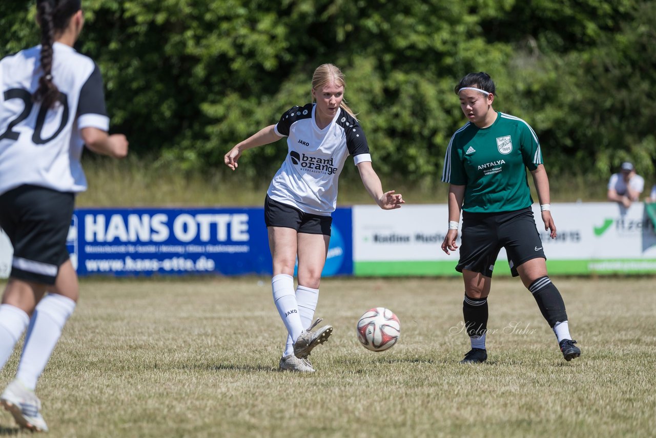 Bild 71 - wBJ TuRa Meldorf/Buesum - JFV Luebeck : Ergebnis: 1:0